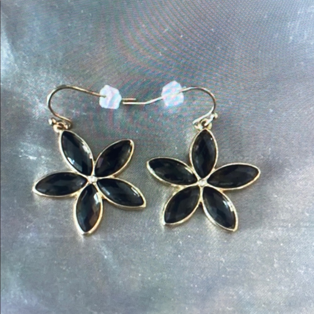 Elegant Black Flower Earrings